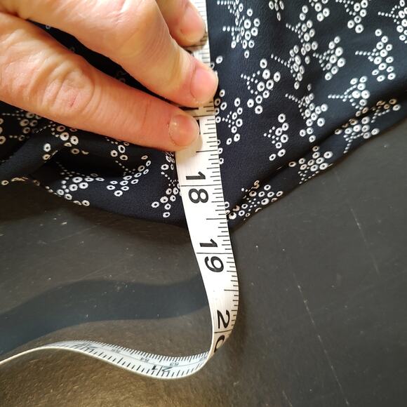 LOFT Ann Taylor Dotted Print Neck Tie Blouse in Navy Blue/White Size Small - Picture 5 of 6